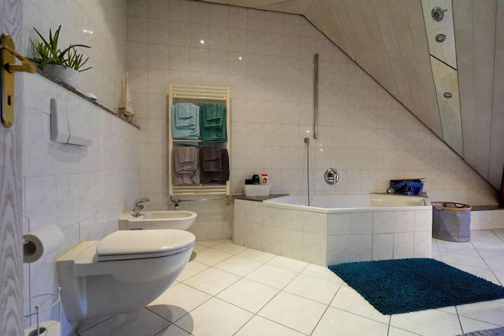 Grosse, Helle Wohnung Fuer Bis Zu 6 Personen 魏因海姆 外观 照片